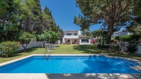 Villa en venta en El Rosario, Marbella Este