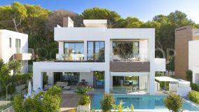 Villa de estilo contemporáneo en La Fuente y a poca distancia de la playa en Marbella pueblo