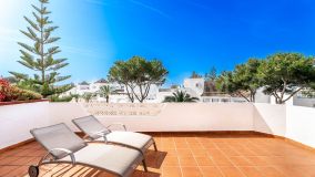 Penthouse for sale in Elviria, Marbella East