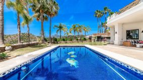 Villa for sale in Los Arqueros, Benahavis