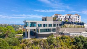 Modern villa with 360-degree views in Los Arqueros