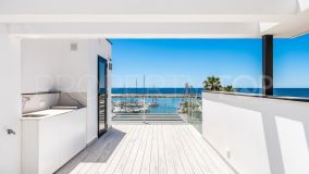 Villa moderna junto a la playa en Marbella pueblo