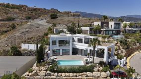 Modern Villa in Gated Community in El Paraiso Alto with Panoramic Sea Views