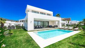 Villa for sale in Rio Real, Marbella Est