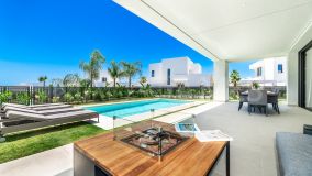 Villa for sale in Rio Real, Marbella Est