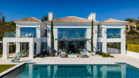 Elegant frontline golf villa with panoramic views in Los Flamingos