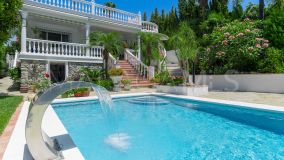 Villa for sale in Rio Real, Marbella Est