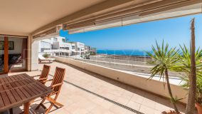 Apartamento con impresionantes vistas al mar en Altos de los Monteros