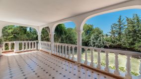 Villa for sale in Rio Real, Marbella Est