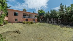 Villa for sale in Rio Real, Marbella Est