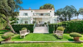 Villa en venta en Elviria, Marbella Este