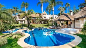 Villa for sale in Beach Side Golden Mile, Marbella Golden Mile