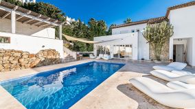 Villa for sale in Nueva Andalucia, Marbella