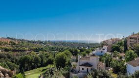 Lujosa Villa Reformada en Elviria con Espectaculares Vistas al Mar y al Campo de Golf