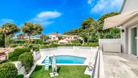 For sale villa with 5 bedrooms in Los Monteros