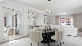 Nueva Andalucia: Newly renovated luxury duplex penthouse in prime gated urbanization