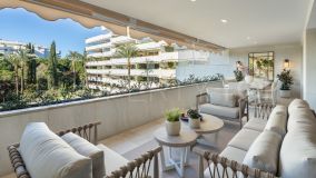 Modern beachside apartment in Don Gonzalo, Marbella City