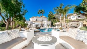 El Paraíso Alto: Espectacular villa moderna con estilo andaluz y vistas al mar.