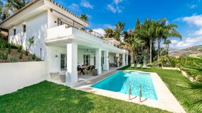 Villa for sale in Rio Real, Marbella Est