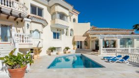 Villa en venta en Los Altos de los Monteros con 4 dormitorios