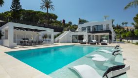 Luxury villa in Nueva Andalucia set in Top golf location