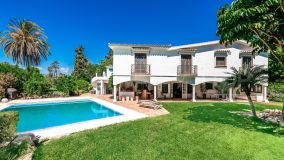 Exceptional front line golf Villa in Guadalmina , just 200 Meters from the Sea.