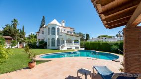 Good investment in Elviria, Villa with stunning sea views