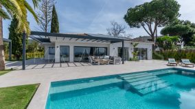 Villa en venta en Elviria, Marbella Este