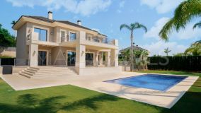 Villa for sale in Los Flamingos Golf, Benahavis