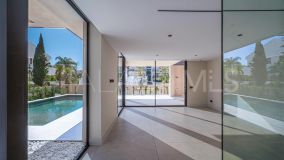 Villa for sale in Beach Side Golden Mile, Marbella Golden Mile