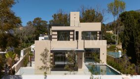 Villa for sale in Beach Side Golden Mile, Marbella Golden Mile