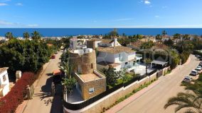 Nueva Andalucia: Magnificent villa with sea views