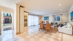 Villa for sale in Beach Side Golden Mile, Marbella Golden Mile