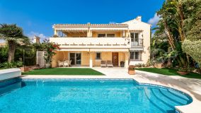 Great family villa with sea views in Marbesa