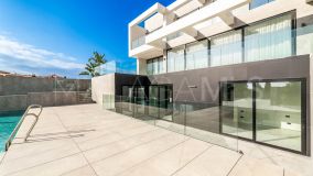Villa for sale in Los Flamingos Golf, Benahavis