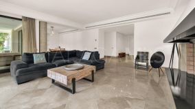 Apartamento en venta en Los Monteros, Marbella Este