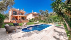 Villa en venta en Elviria, Marbella Este
