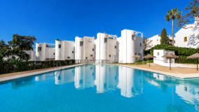 Town House for sale in Cabopino, Marbella East