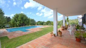Villa for sale in El Rosario, Marbella Est
