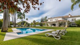 Charming Beachside Villa in Guadalmina Beachside with Spacious Garden