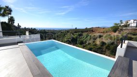 El Rosario: Modern newly built villa with golf and sea views