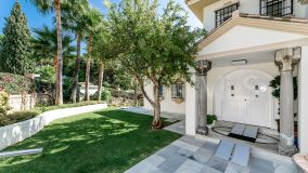 Villa for sale in Rio Real, Marbella Est