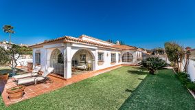Villa zu verkaufen in Elviria, Marbella Ost