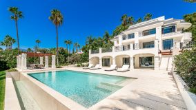 Villa for sale in Nueva Andalucia, Marbella