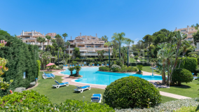 Apartamento en venta en Los Arqueros, Benahavis