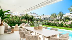 Villa en venta en Elviria, Marbella Este