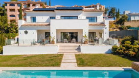 Villa en venta en Elviria, Marbella Este