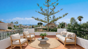 Villa for sale in Las Chapas, Marbella Est