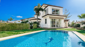 Villa for sale in Las Chapas, Marbella Est