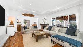 Villa for sale in Las Chapas, Marbella Est